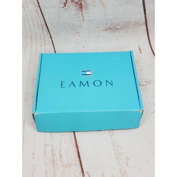 Heavy Glass Ireland Eamon Glass Frosted Clear Isle of Ireland Paperweight & Box - Picture 9 of 12